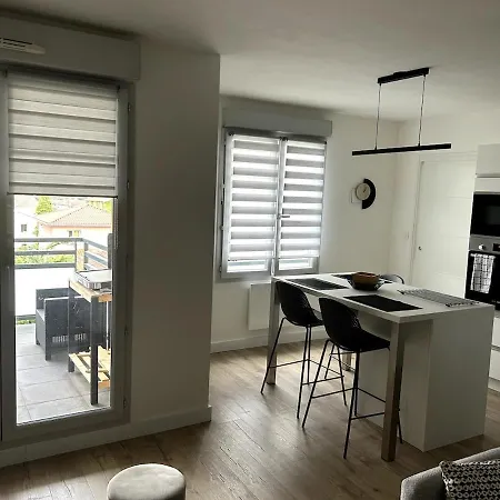 Appartement T2 - Climatise Avec Balcon Craponne